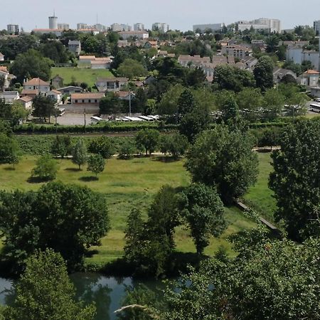 Appartement Meuble Proche Du Futuroscope Poitiers Eksteriør billede