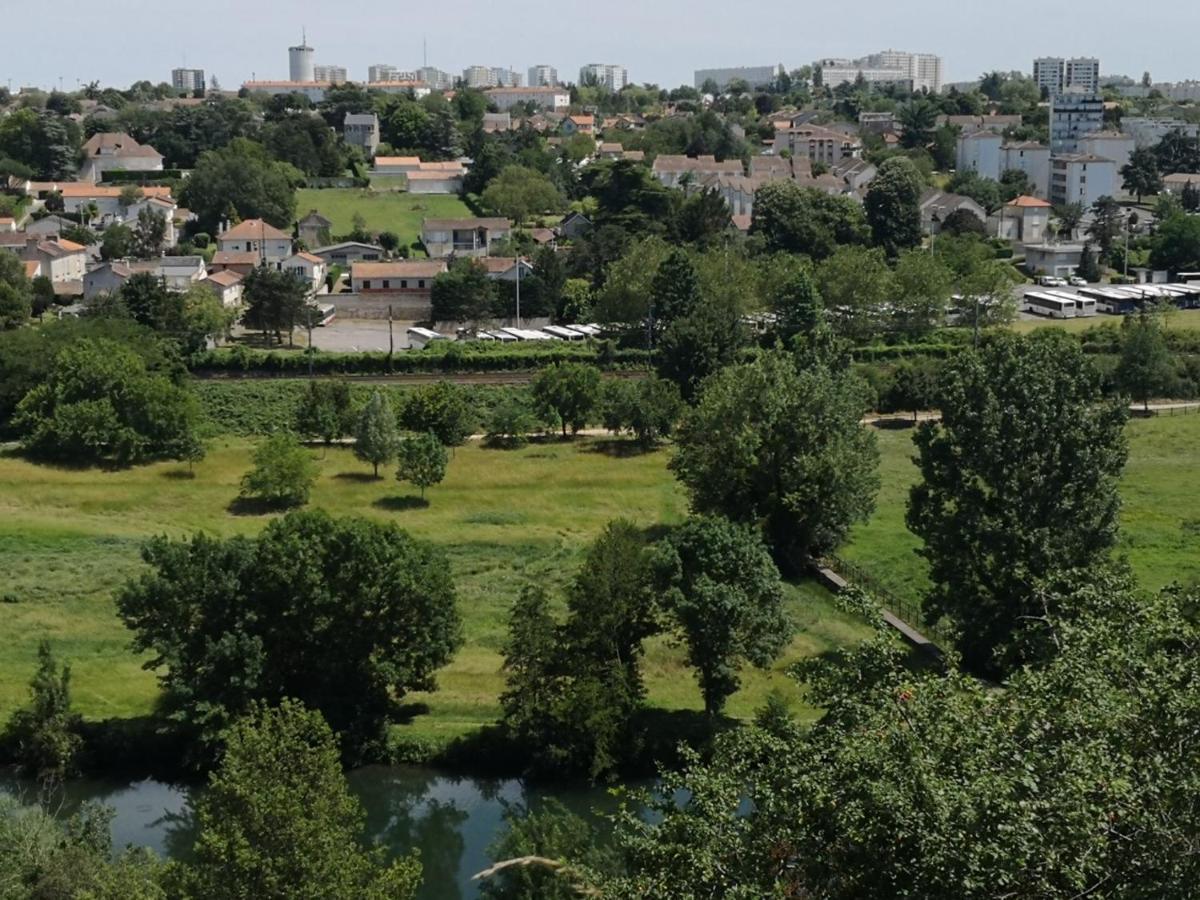 Appartement Meuble Proche Du Futuroscope Poitiers Eksteriør billede